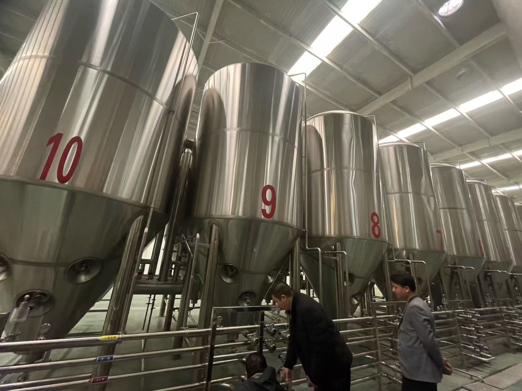 荣成精酿啤酒设备厂—平面布置、设备设计、制造、调试、培训等一条龙服务
